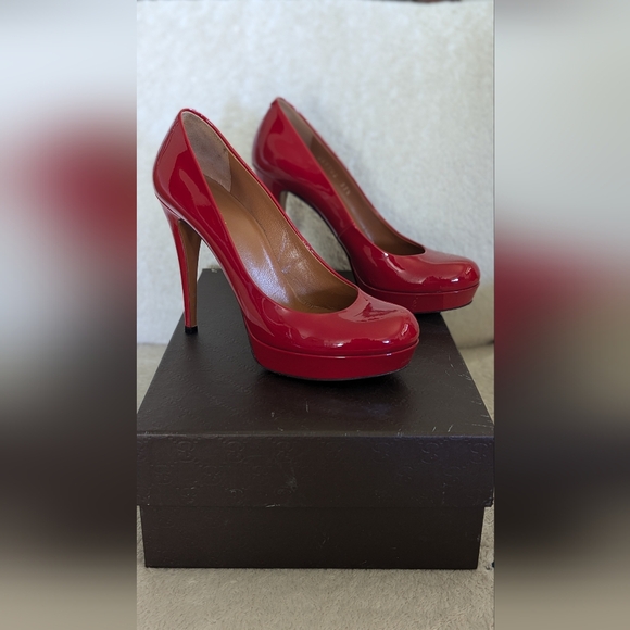 Gucci Vernice Crystal Platform Pumps - Picture 3 of 6